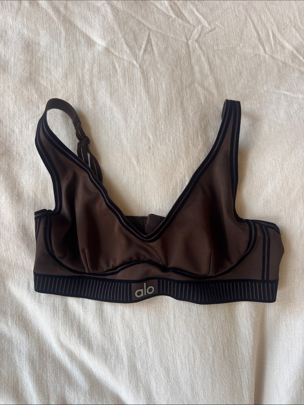 ALO Yoga Airlift Lineup Bra Brown with Black Contrast Trim